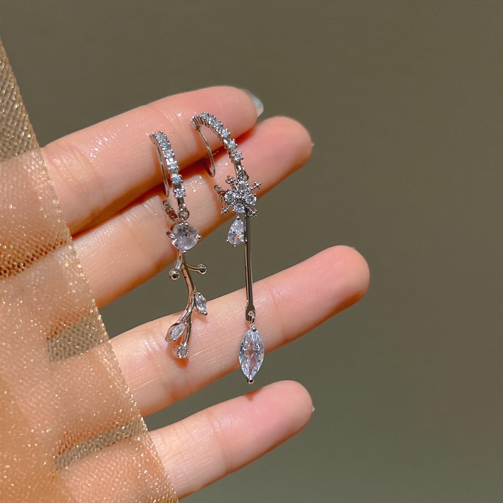 S925 Silver Needle cold style flower tassel earrings, light luxury and high-end asymmetrical earrings, sweet and cool girl earrings full figure