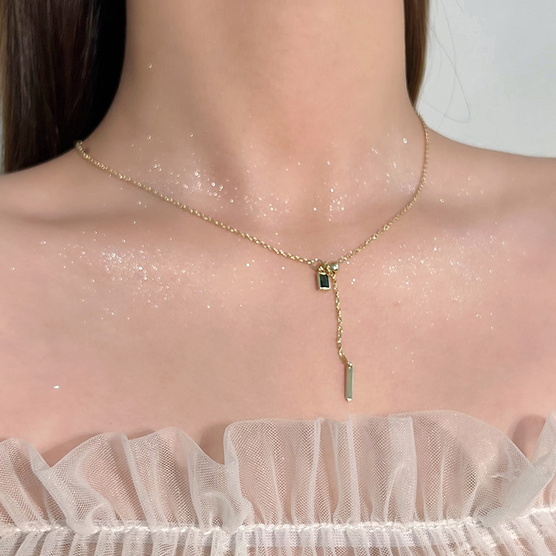 Fashionable, light luxury, exquisite titanium steel necklace, versatile for women, simple and individual, collarbone chain, trendy style, no fading, factory wholesale full figure