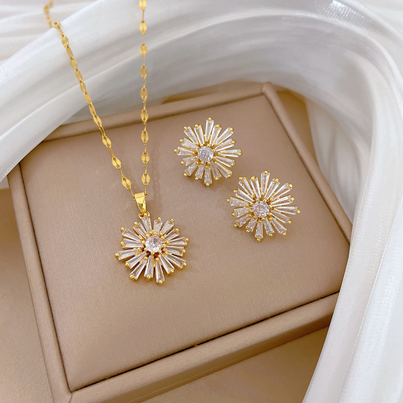 【 Titanium Steel 】 Micro-inlaid necklace and earrings set, light luxury micro-inlaid snowflake, personalized and elegant banquet earrings and necklaces combination full figure