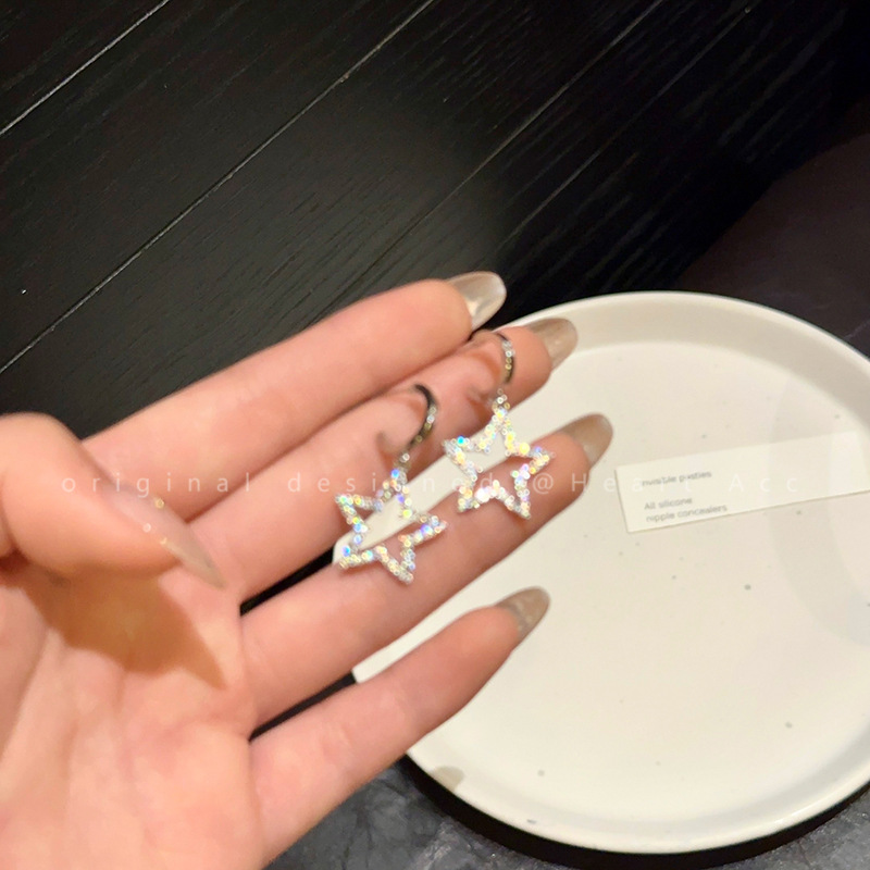 Sweet and cool star earrings for round and square faces, women's light luxury and high-end style, new 2025 best-selling five-pointed star earrings details Picture