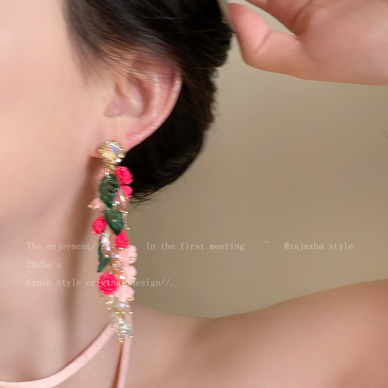 Stepping into a sea of flowers, retro flower zircon earrings, women's summer niche design, high-end earrings, exaggerated tassel earrings Application Scenario