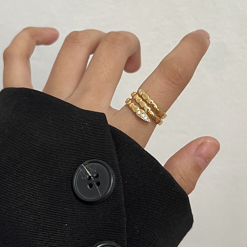 The new design of the snake-shaped ring in 2024 is a bestseller for women. The opening is adjustable, featuring a high-end, light luxury and cold style full figure