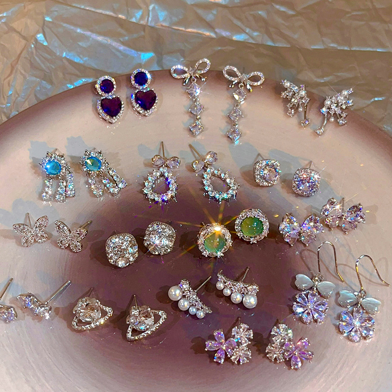 Korean-style exquisite zircon tassel earrings, light luxury and high-end feel, heart-shaped stud earrings, elegant long earrings, best-selling earrings for women full figure
