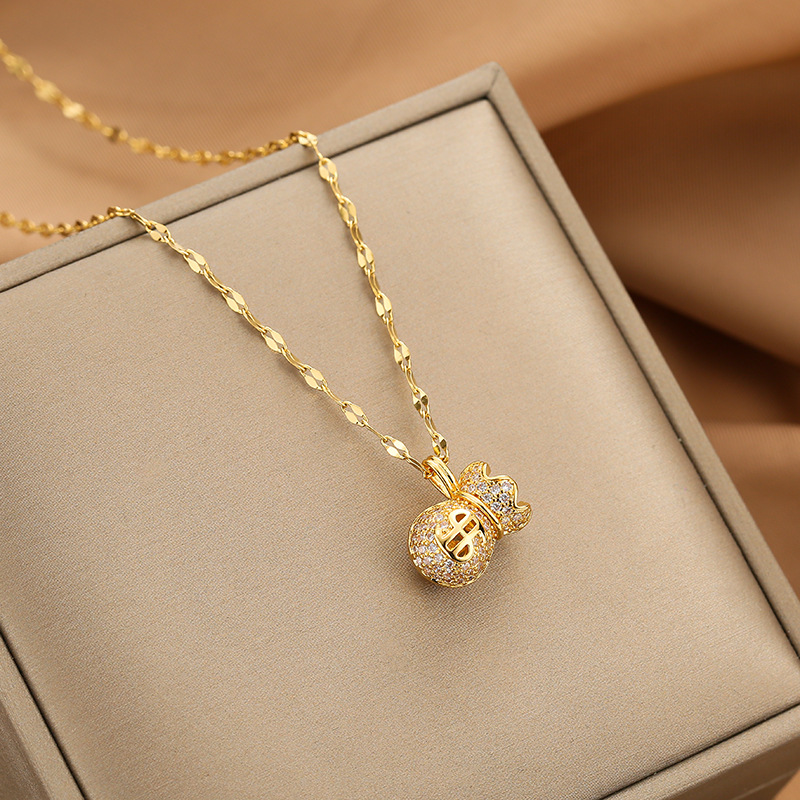 A fashionable and light luxury gold small money bag necklace with full diamonds, a high-end touch for women in summer, a gold-plated collarbone chain, a versatile accessory for Internet celebrities full figure