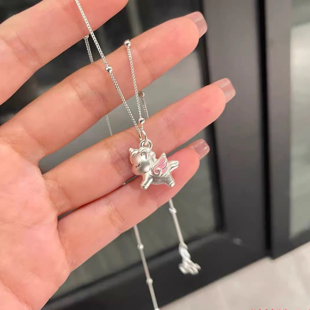 Cartoon 3D unicorn pendant necklace for girls, sweet, cute, gentle, niche, fashionable and versatile neck chain sweater chain details Picture