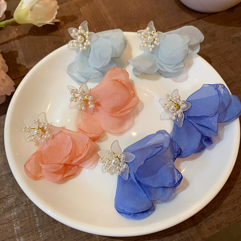 Summer fresh chiffon pearl flower earrings for women, seaside vacation style earrings, high-end, elegant and grand, stud earrings for women Specification drawing