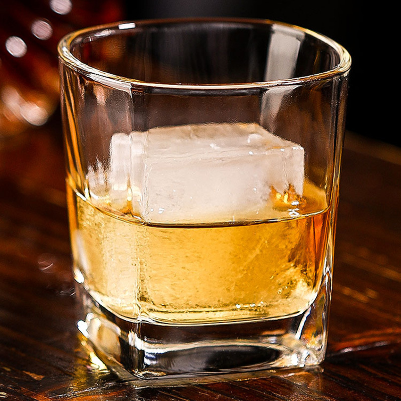 Thick-bottomed square glass cups, simple and transparent water cups for home and commercial use, tea cups, whisky cups, bar beer mugs Specification drawing