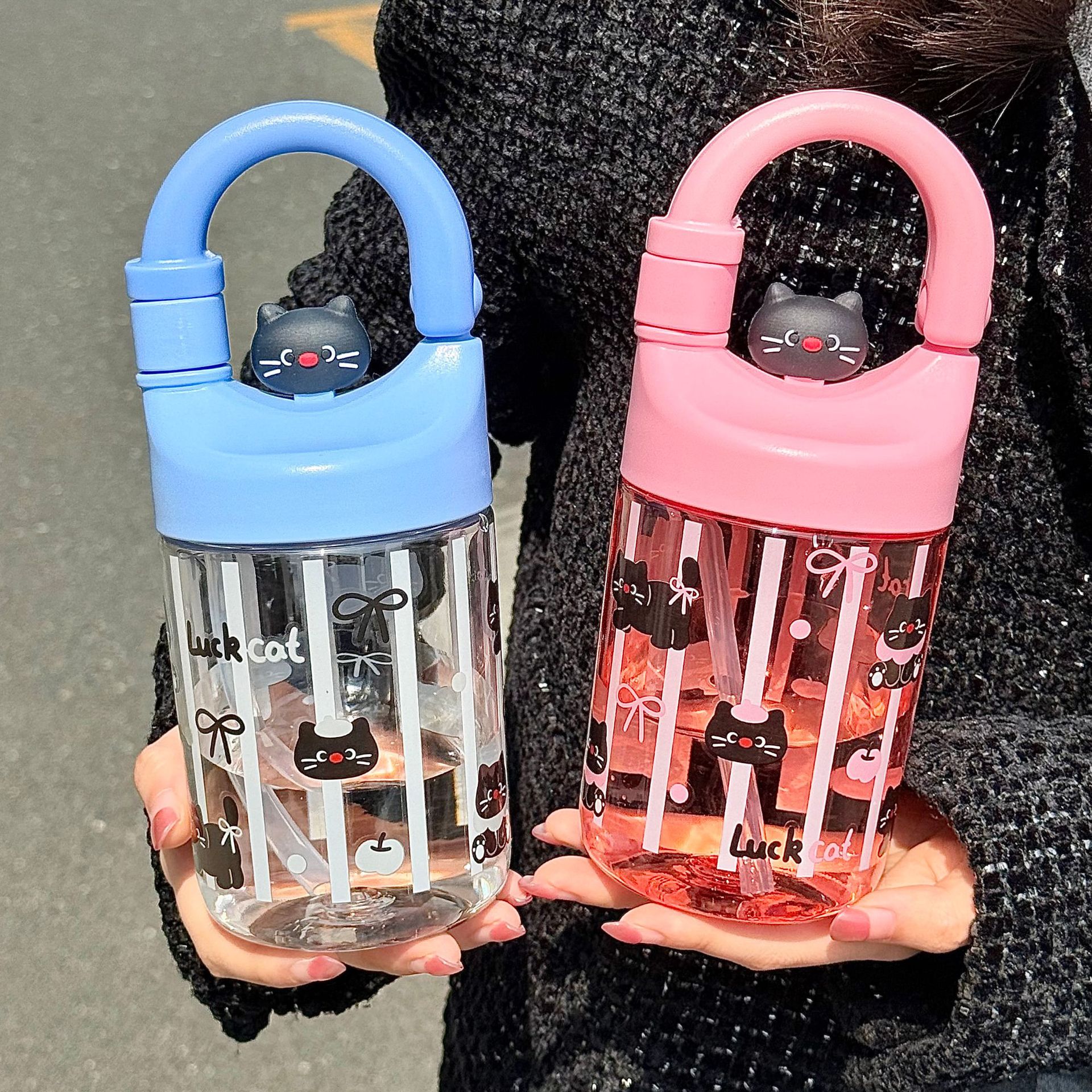 Girls' hand-held plastic cups, cute cat cartoon straw cups, portable students' high appearance level summer water cups wholesale full figure