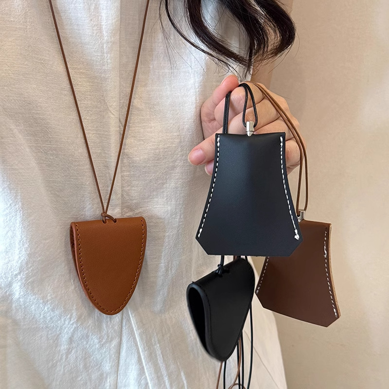 Geometric necklaces, glasses, keys, leather bags, necklaces, elegant and fashionable collarbone chains, simple and high-end necklaces wholesale details Picture