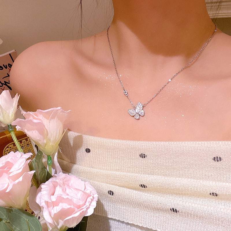 A full-diamond zircon butterfly titanium steel necklace with a high-end feminine touch and a light luxury style. It features a collarbone chain and is a popular sweater chain accessory Application Scenario
