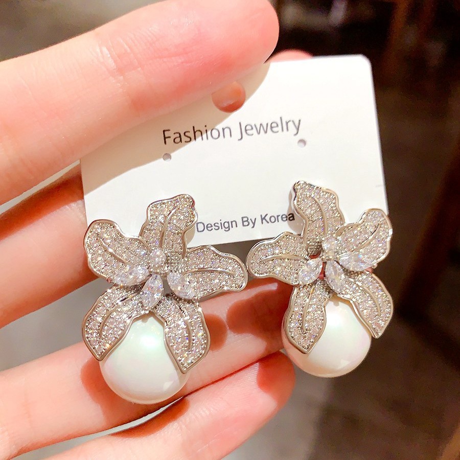 Super fairy full diamond flower pearl stud earrings for women, Korean version, light luxury and high-end feel, diamond-encrusted flower earrings, fashionable and elegant earrings full figure