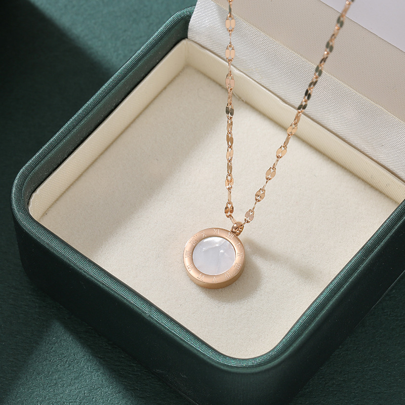 Titanium steel Roman numeral black and white double-sided mother-of-pearl necklace for women, simple and niche design sense, non-fading, popular Internet celebrity collarbone chain Application Scenario