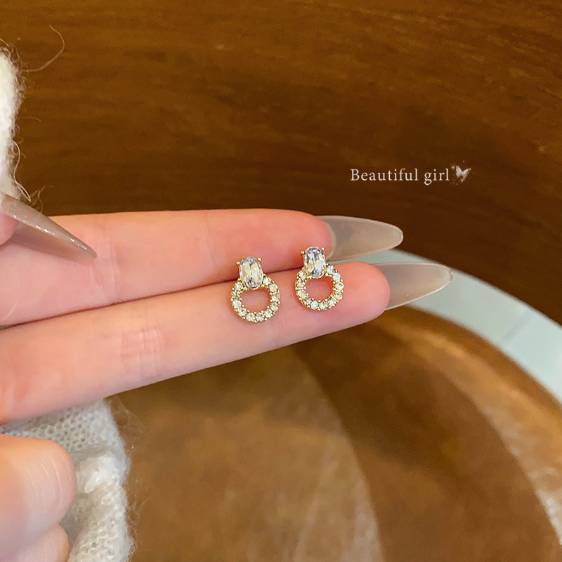 Korean bestsellers, sparkling diamond oval stud earrings, women's light luxury, niche and high-end circle earrings, exquisite and sweet earrings wholesale full figure