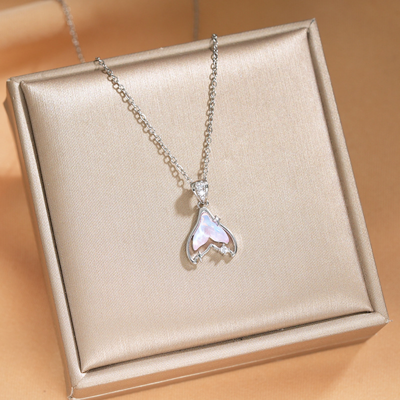 Silver light luxury design, dazzling fishtail necklace, dreamy and girlish, niche collarbone chain Valentine's Day gift full figure