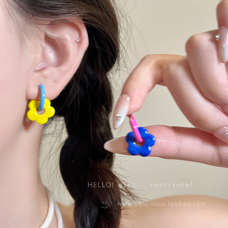 Spring and summer dopamine contrasting color small flower ear ring women's earrings, light luxury and high-end style, unique ear studs, ear accessories, ear buckles details Picture