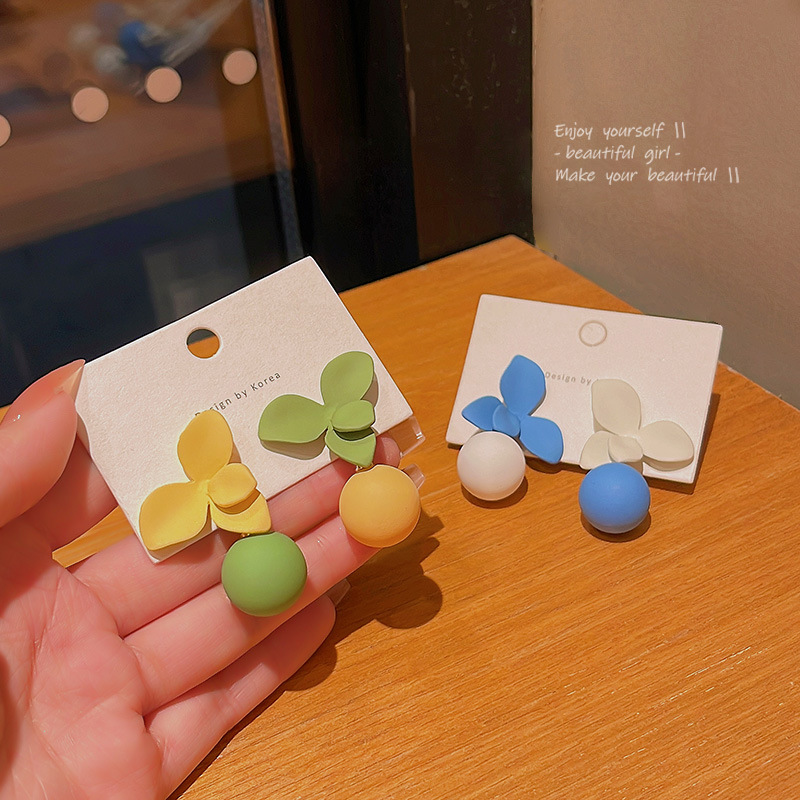 S925 Silver Needle Korean light luxury retro flower earrings, women's high-end design sense, fashionable and popular online celebrity stud earrings full figure