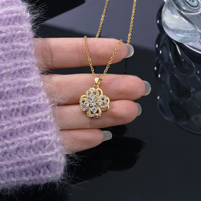 Wholesale of new Korean pink diamond four-leaf clover necklace, high-end, niche, light luxury, simple and slightly inlaid zircon titanium steel collarbone chain Application Scenario