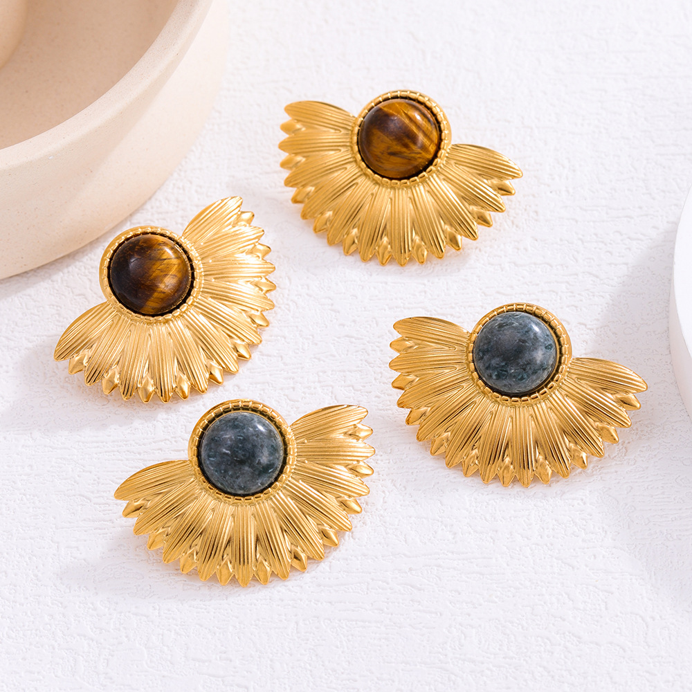 Titanium steel aged and retro oil-dripping ear studs for women, anti-fading, European and American Gothic style, high-end, light luxury and niche design earrings Application Scenario