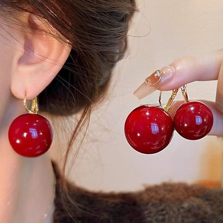 New light luxury style Chinese festive red pearl earrings, female Internet celebrity temperament crystal ear studs, exquisite ear buckles and earrings Application Scenario