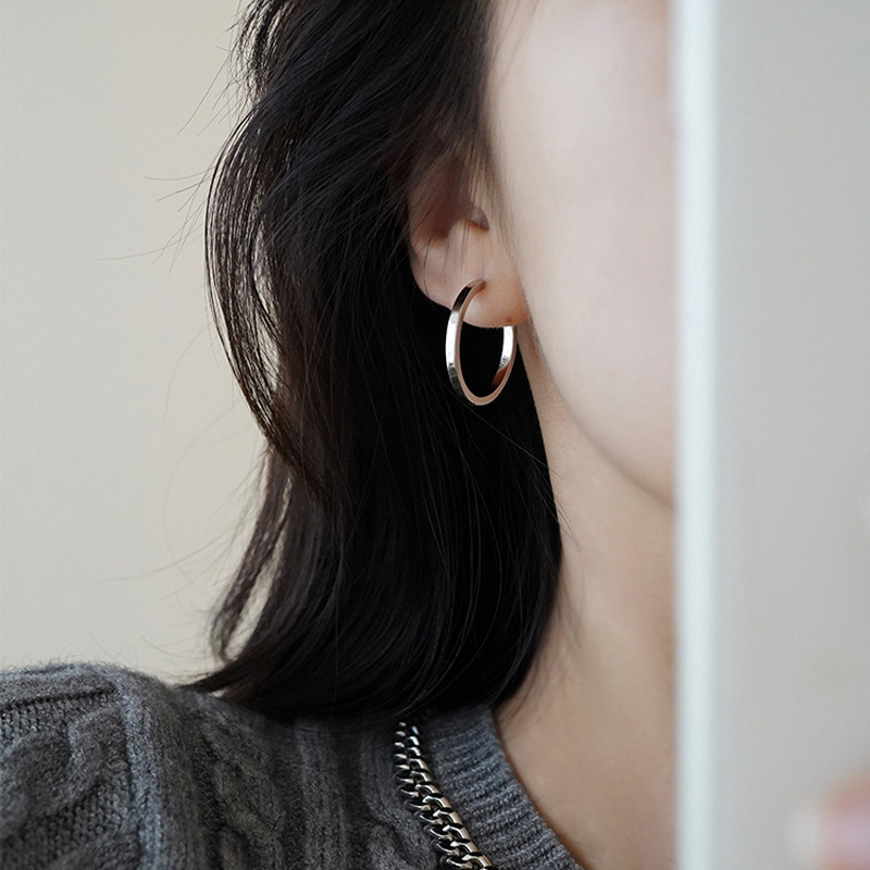 French ring earrings 2025 New bestseller, niche design, plain ring ear rings, ear buckles, high-end women's earrings details Picture
