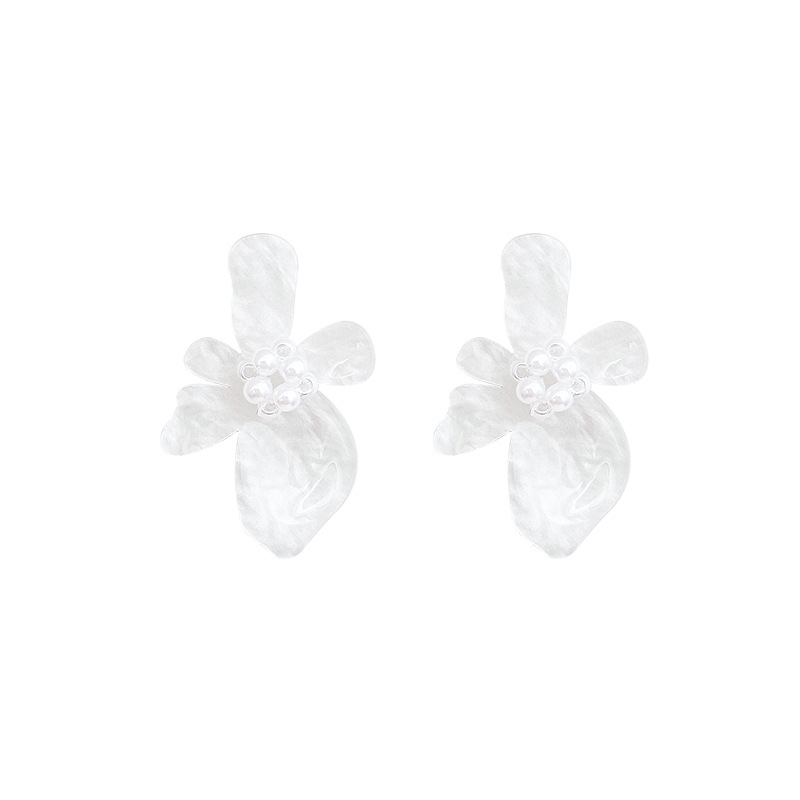 Super fairy-like French three-dimensional flower circle earrings for women, 2024 new pearl stud earrings, retro and niche design sense earrings Item Picture