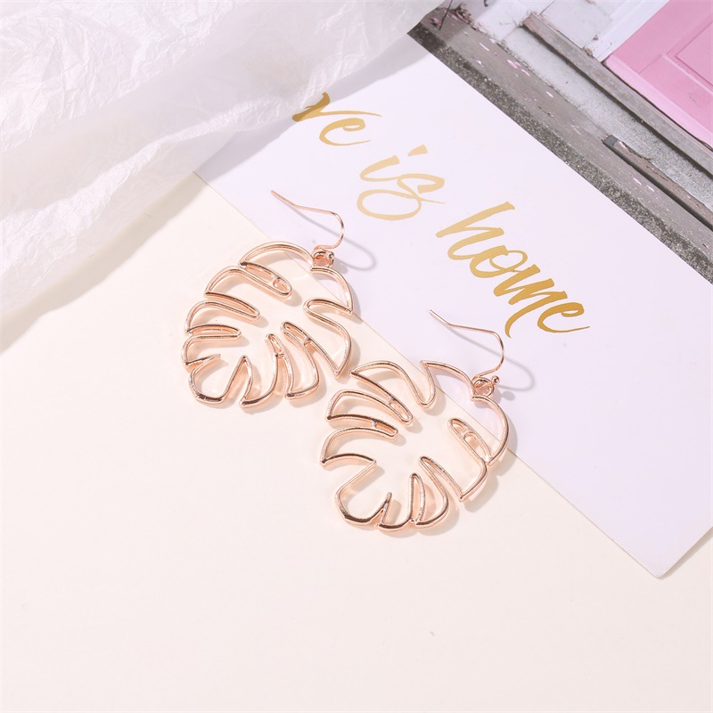 Cross-border best-selling earrings: Simple and retro ethnic style hollowed-out leaf earrings, trendy and individual banana leaf stud earrings for women Application Scenario
