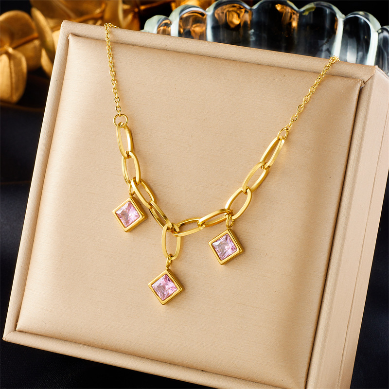 European and American fashionable and simple design, gold-plated titanium steel diamond-encrusted square accessory pendant chain necklace details Picture