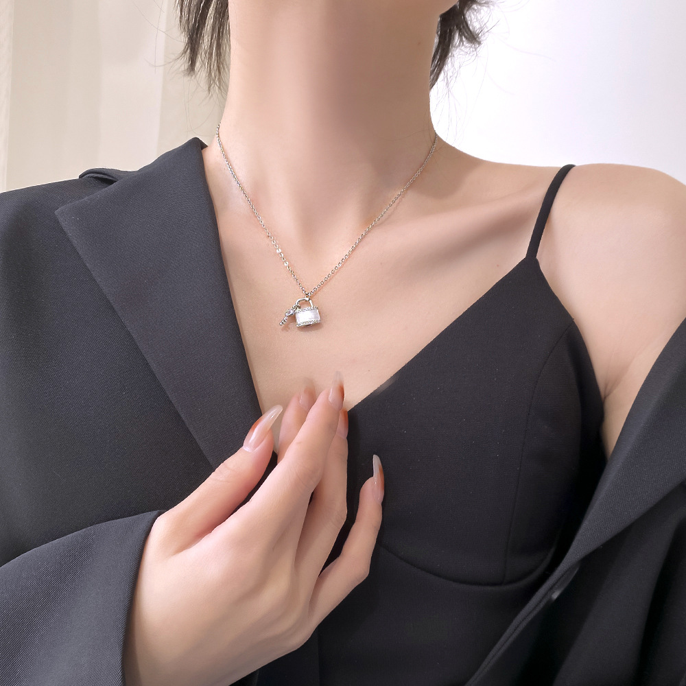 A fashionable commuting necklace with a full diamond heart key and heart-to-heart lock, featuring a unique and light luxury design for women. It is a slightly inlaid zircon collarbone chain Application Scenario