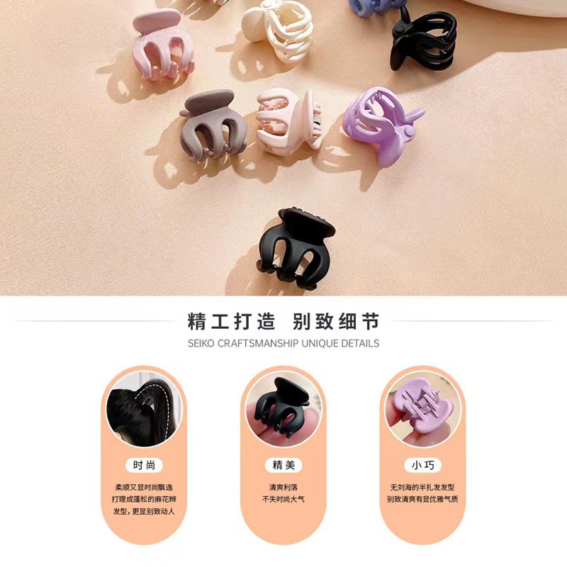 Zhou Yang's small blue-black hairpin, a must-have for fixing a high ponytail, features a shark hairpin on the side of the bangs and a female hairpin at the back of the head Application Scenario