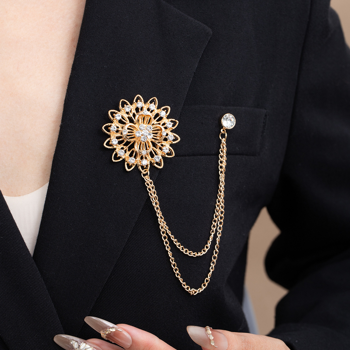 European and American style, fashionable, simple and elegant design sense, floral badge, collar pin, double-layer tassel chain brooch and brooch accessory full figure