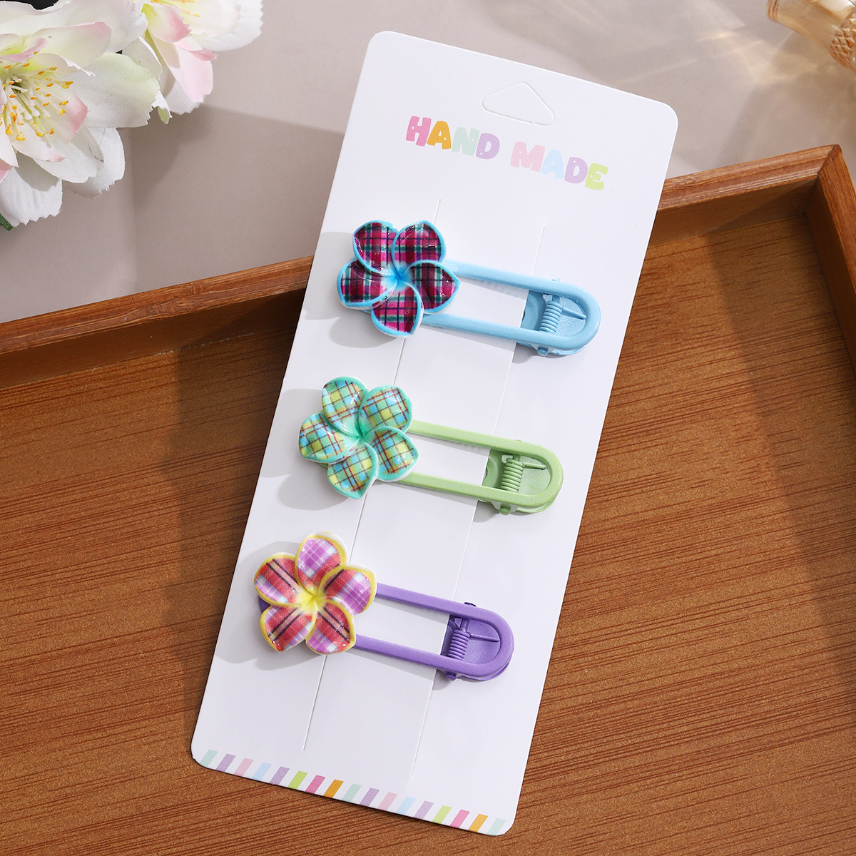 Gradient color seven-color flower, cute duckbill clip, bangs clip, side clip, back of the head hair clip, children's hairpin, candy-colored girl Application Scenario