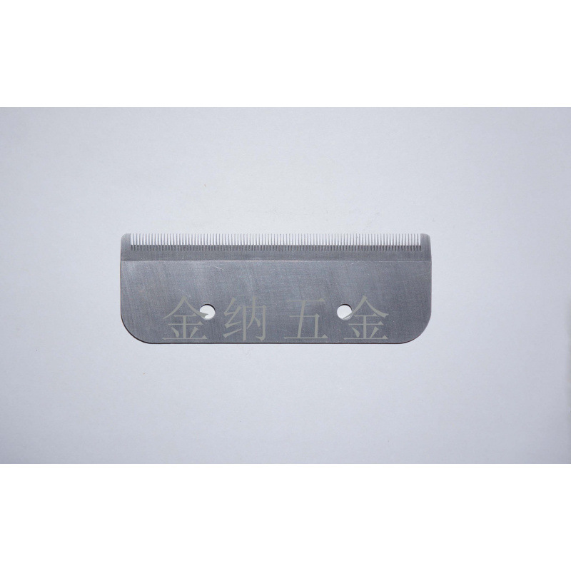 Our factory specializes in polishing large-sized stainless steel pet comb blades, knotting and unknotting combs, and dog hair combs full figure