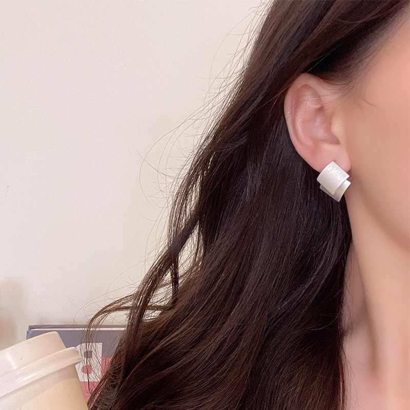 Korean-style double-layer square frosted earrings, a cold and unique female style with irregular metal brushed stud earrings, a versatile ear accessory Application Scenario