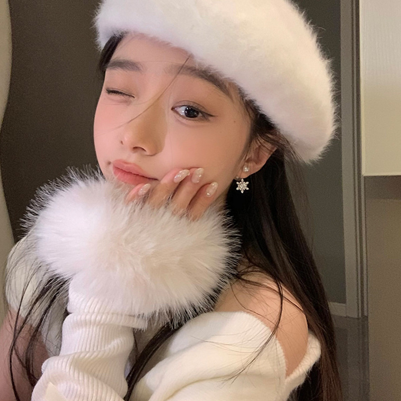 Rear-hanging snowflake pearl stud earrings for women's light luxury 2024 bestseller, high-end and unique light luxury style earrings details Picture