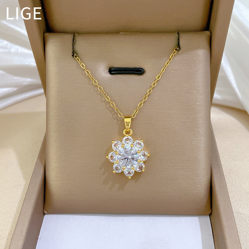 【 Titanium Steel 】 Sparkling flower zircon Full diamond, light luxury, luxurious full diamond necklace, versatile for women, collarbone chain, titanium steel Application Scenario