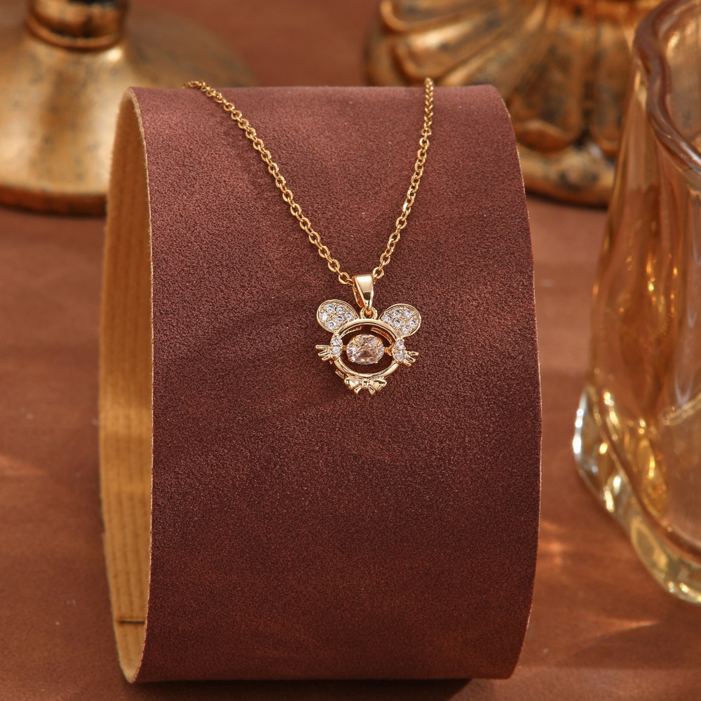 Titanium steel non-fading, dynamic necklace, simple and elegant for women, four-leaf clover collarbone chain, niche design sense necklace accessory details Picture