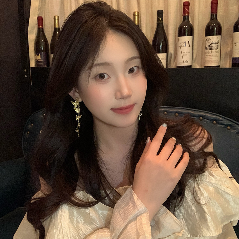 Golden butterfly tassel stud earrings, women's light luxury style, micro-set earrings, retro high-end feel, liquid metal earrings details Picture