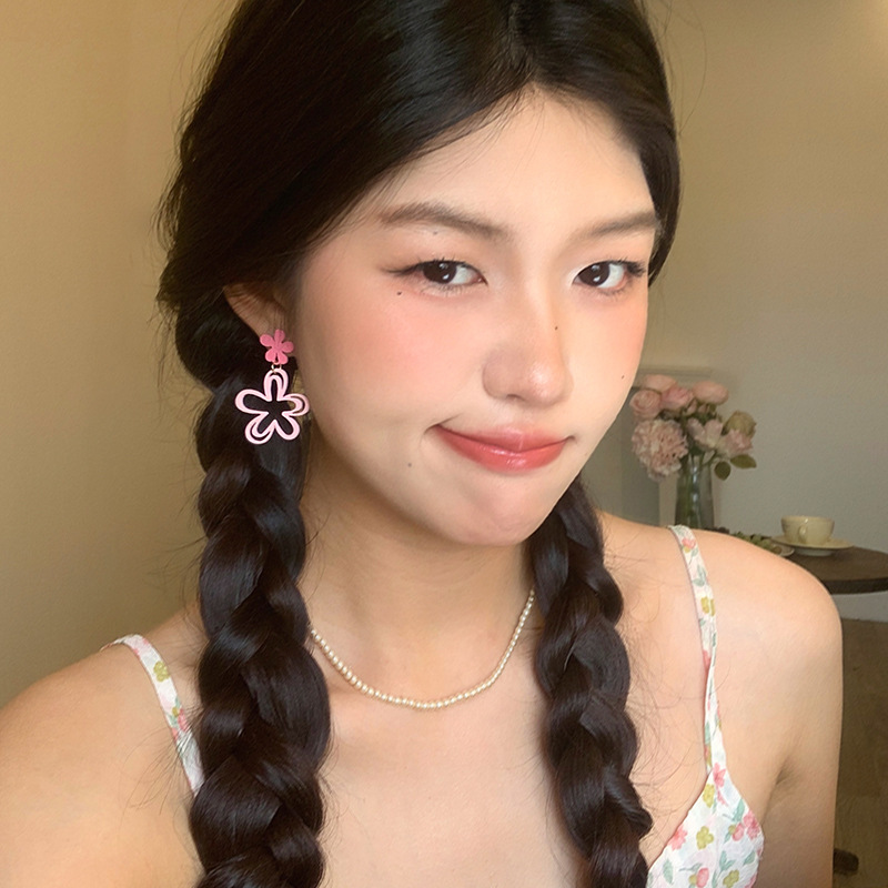 Pink hollowed-out flower earrings, French romance, Korean charm, sweet and gentle, stud earrings, fresh and cute design sense for women full figure