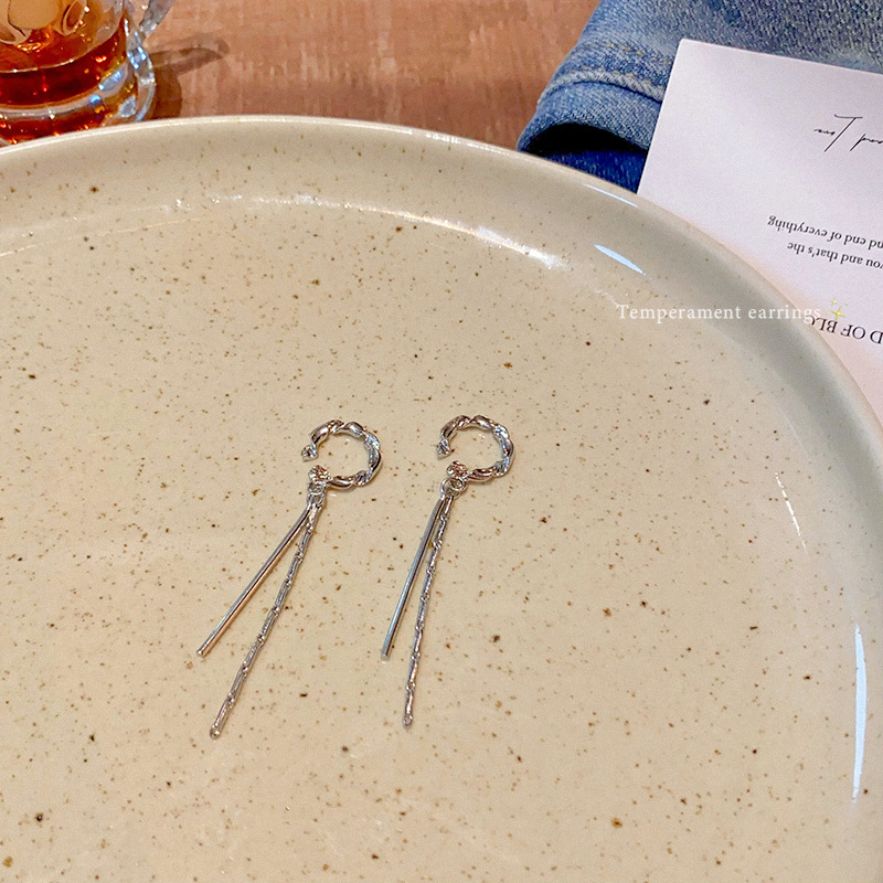 Cold style twisted long tassel earrings for women's autumn and winter, new no-ear piercing ear bone clips, simple and fashionable earrings Specification drawing