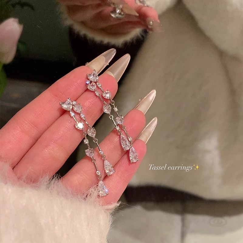 Diamond-encrusted heart zirconium water drop tassel earrings for women, a light luxury, niche and high-end look. Korean version exquisite and best-selling stud earrings full figure