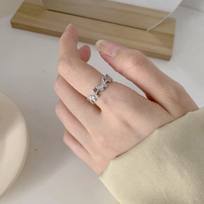 A niche, light luxury, and high-end butterfly opening ring for women on Instagram. It's a simple, individual, and versatile new trend ring full figure