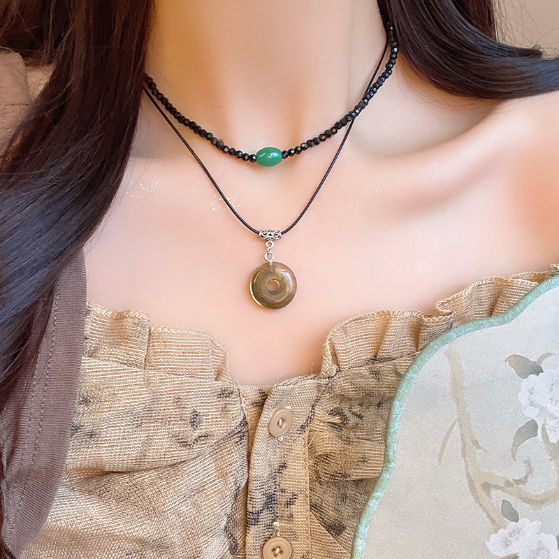 New Chinese-style Zen-inspired ancient-style peace pendant necklace for women, a retro and versatile double-layer layering collarbone chain, a new elegant accessory full figure