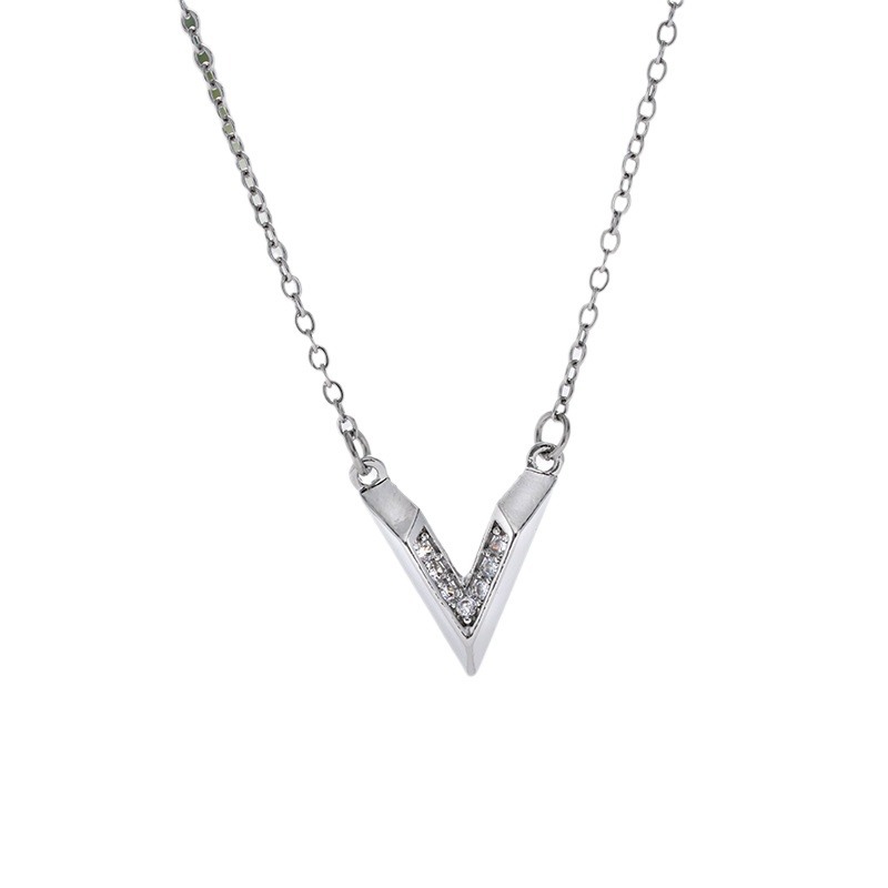 Silver diamond-encrusted V-shaped titanium steel necklace for women, fashionable, simple and versatile collarbone chain, trendy and elegant light luxury accessory wholesale Item Picture