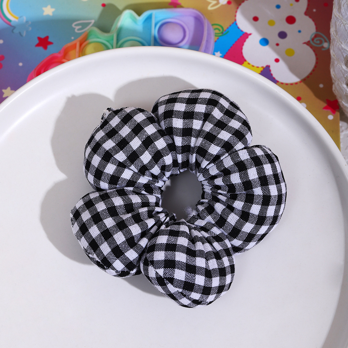 Korean-style large intestine hair tie, three-dimensional children's flower, girl's updo, cotton-filled bun hair rope, cute hair accessory Application Scenario