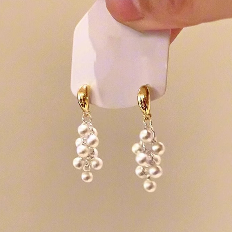 Cold and elegant grape string pearl earrings for women, French light luxury and high-end style, tassel earrings, gentle and high appearance level earrings details Picture