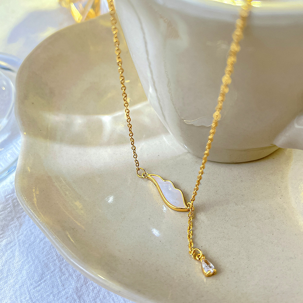 Japanese and Korean light luxury titanium steel necklace, women's niche design sense Angel wing pendant, tassel collarbone chain, non-fading accessory Specification drawing