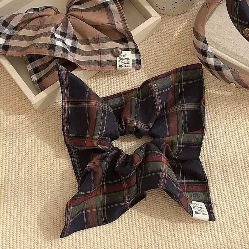 British college style patterned square scarf, hair tie, versatile fabric label, button, hair tie, hair band, low ponytail hair tie, hair accessory Application Scenario