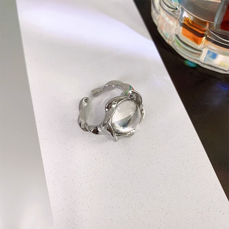 ins cold style spiral edge round stone open ring for women, sweet and cool, niche design, simple and individual ring Application Scenario