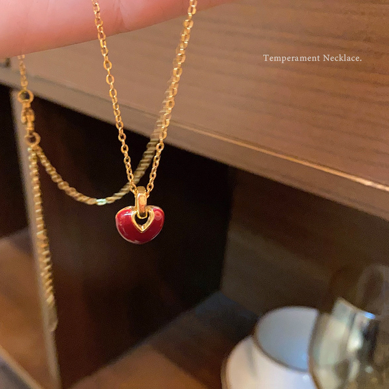 Ankela red drip glaze heart-shaped pendant titanium steel necklace for women, a high-end sweater chain for autumn and winter, versatile and stylish neck chain trend Application Scenario