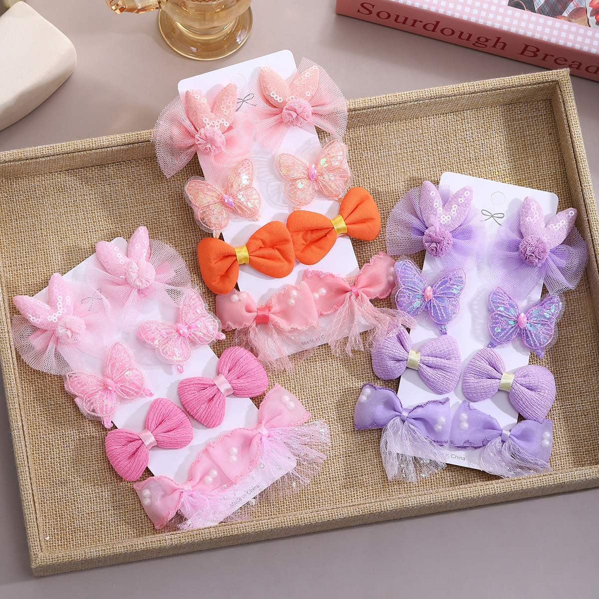 The children's hairpin is super cute with a bow. The baby fabric hairpin won't hurt the hair. The little girl's bangs side clip headwear full figure